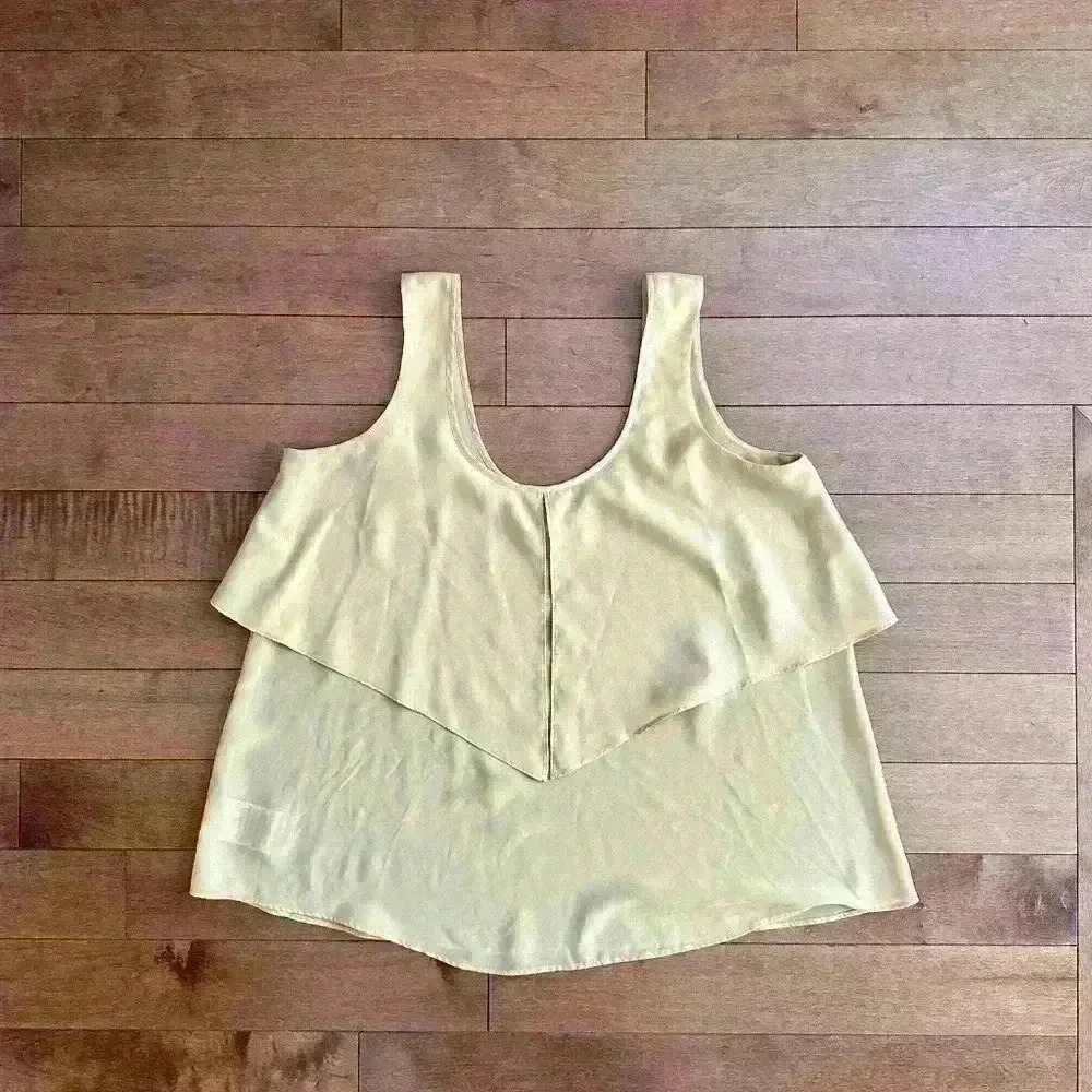 BCBGGeneration | Women’s flowy yellow tank top size  small